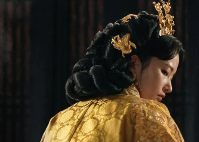 Defendendo o Trono com Jeon Jong-seo como Rainha Woo