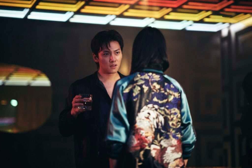 Crítica do filme Revolver (2024) – Um drama de vingança lenta que fracassa no final